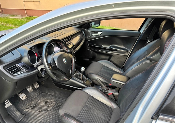 Alfa Romeo Giulietta cena 26200 przebieg: 186300, rok produkcji 2011 z Sławków małe 46